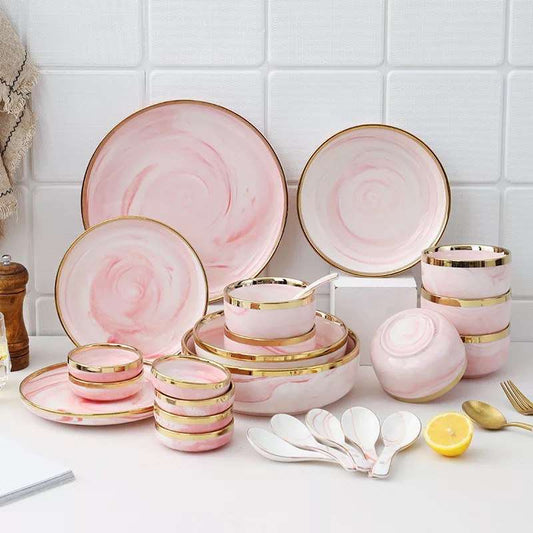 Pink marble dinnerst